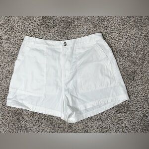 Universal Thread white shorts, Size M CB 87